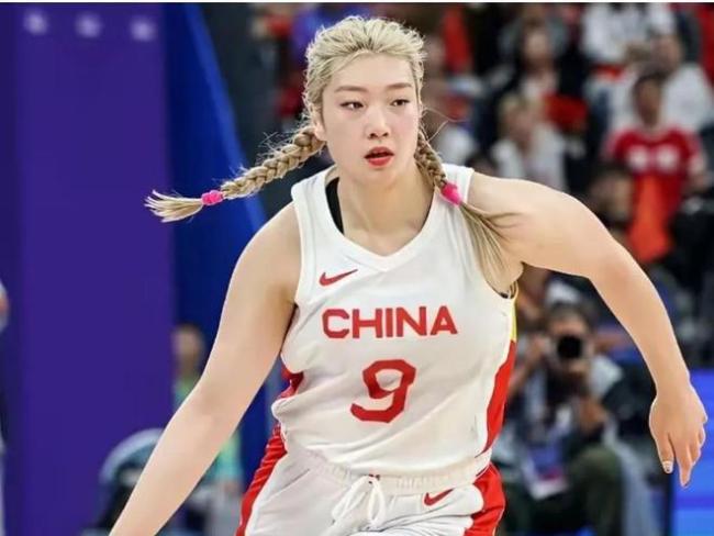 宫鲁鸣弃用李梦对中国女篮有何影响 利弊几何？