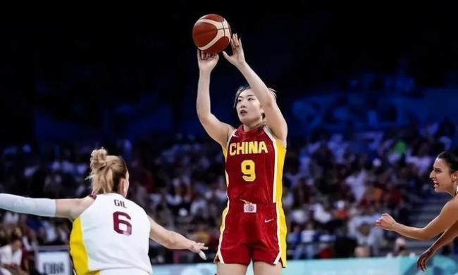 宫鲁鸣弃用李梦对中国女篮有何影响 利弊几何？